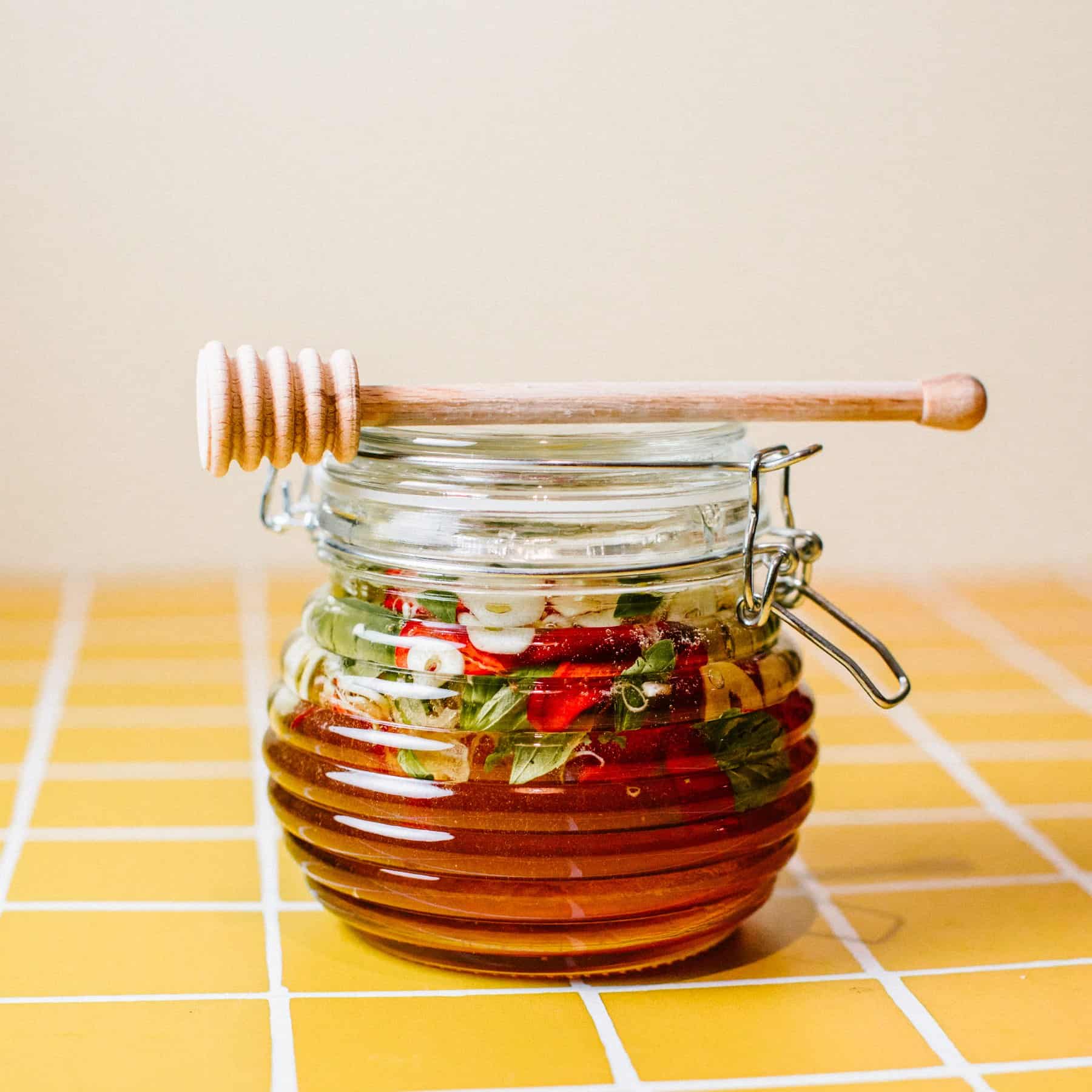 Homemade Garlic Chili Hot Honey: Easy Recipe & Versatile Uses